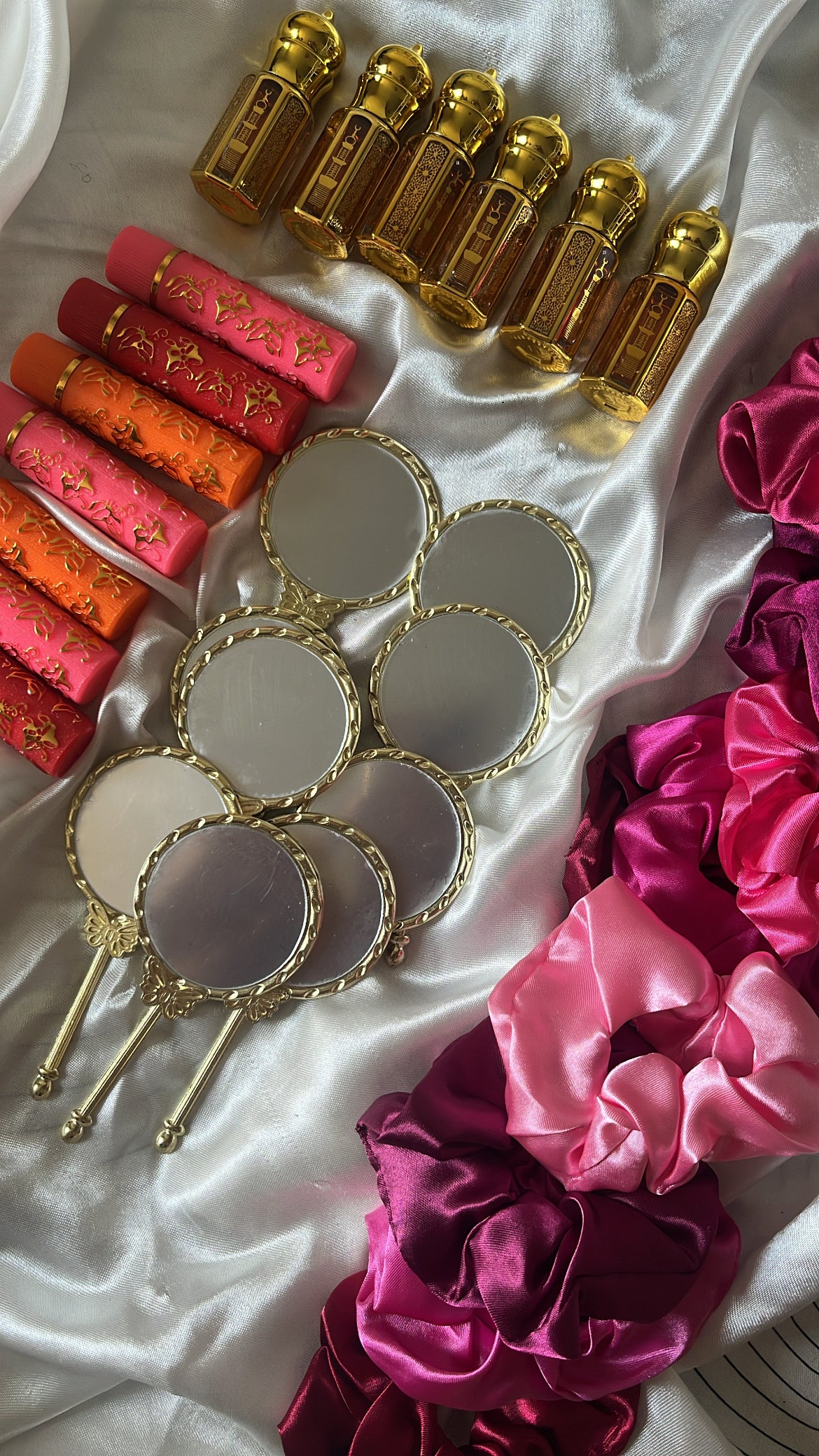 Sac cadeau henna day - Miroir, Chouchou satiné, Rouge à lèvre magique