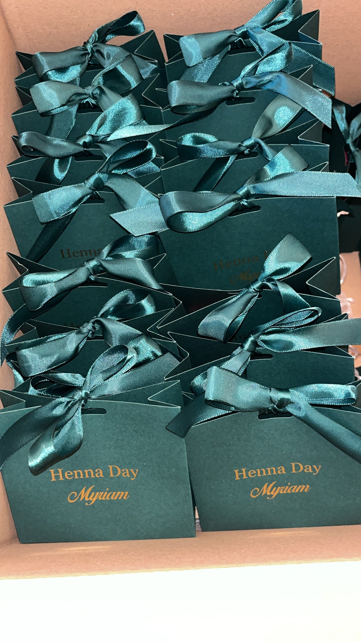 Sac cadeau henna day - Miroir, Chouchou satiné, Rouge à lèvre magique